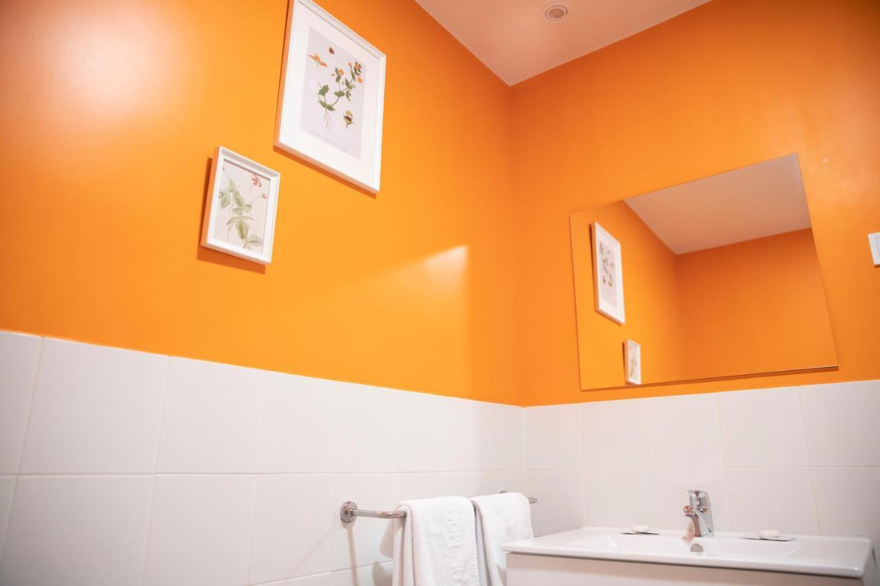 Hostal Montaloya Madrid Bagian luar foto