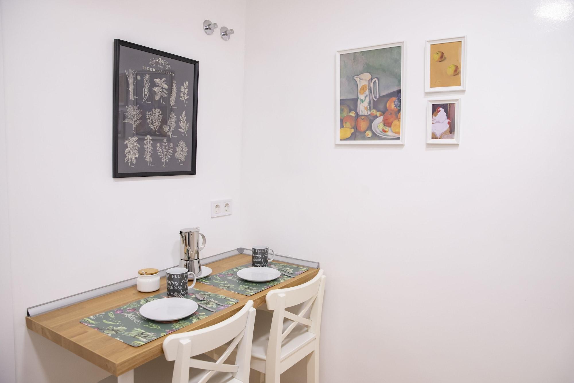 Hostal Montaloya Madrid Bagian luar foto