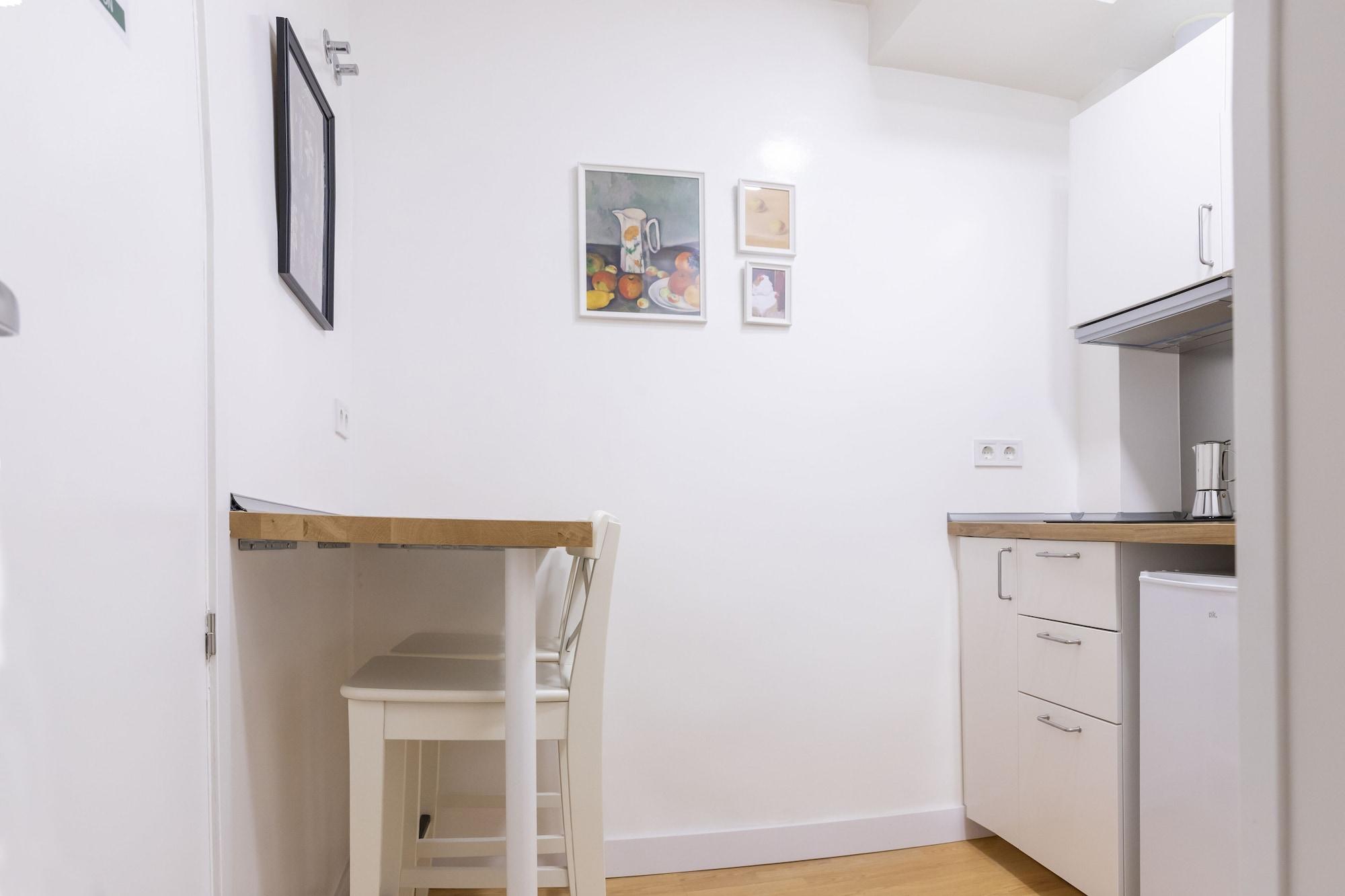 Hostal Montaloya Madrid Bagian luar foto