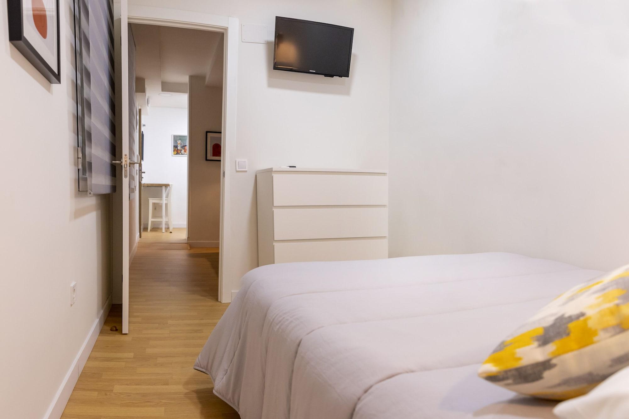 Hostal Montaloya Madrid Bagian luar foto