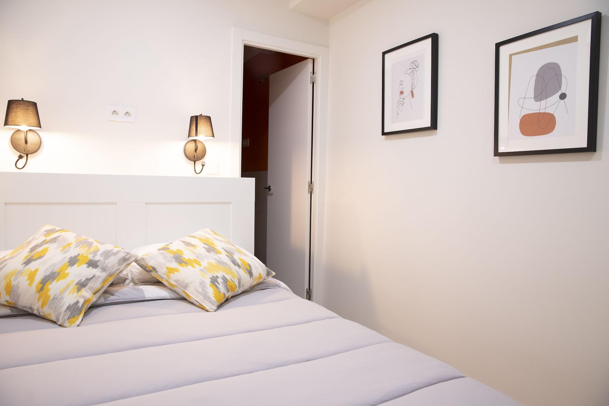 Hostal Montaloya Madrid Bagian luar foto