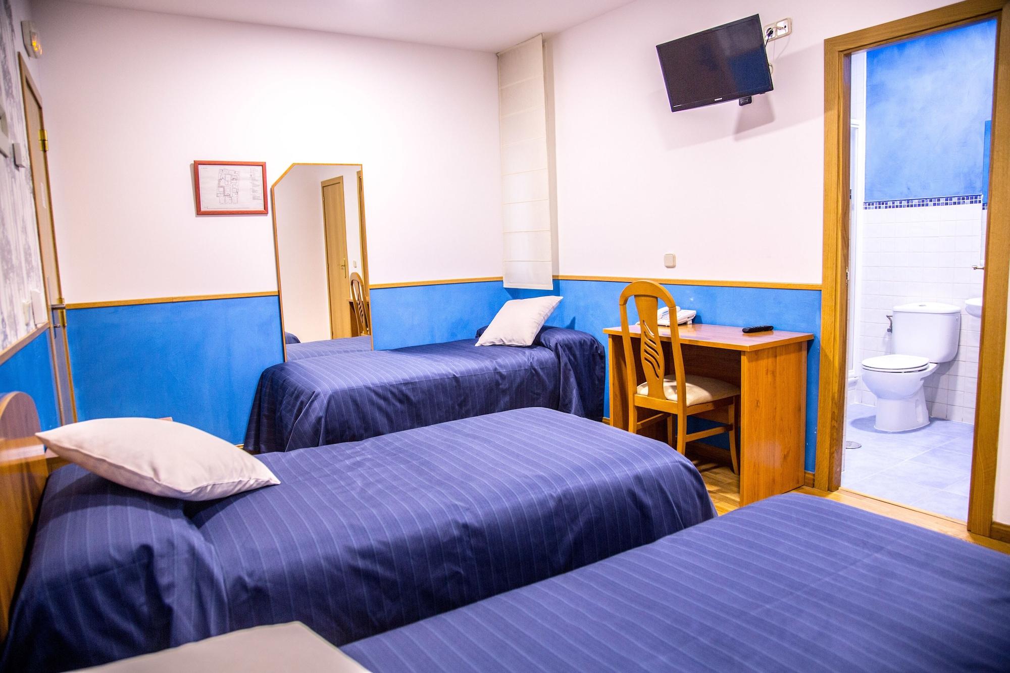Hostal Montaloya Madrid Bagian luar foto