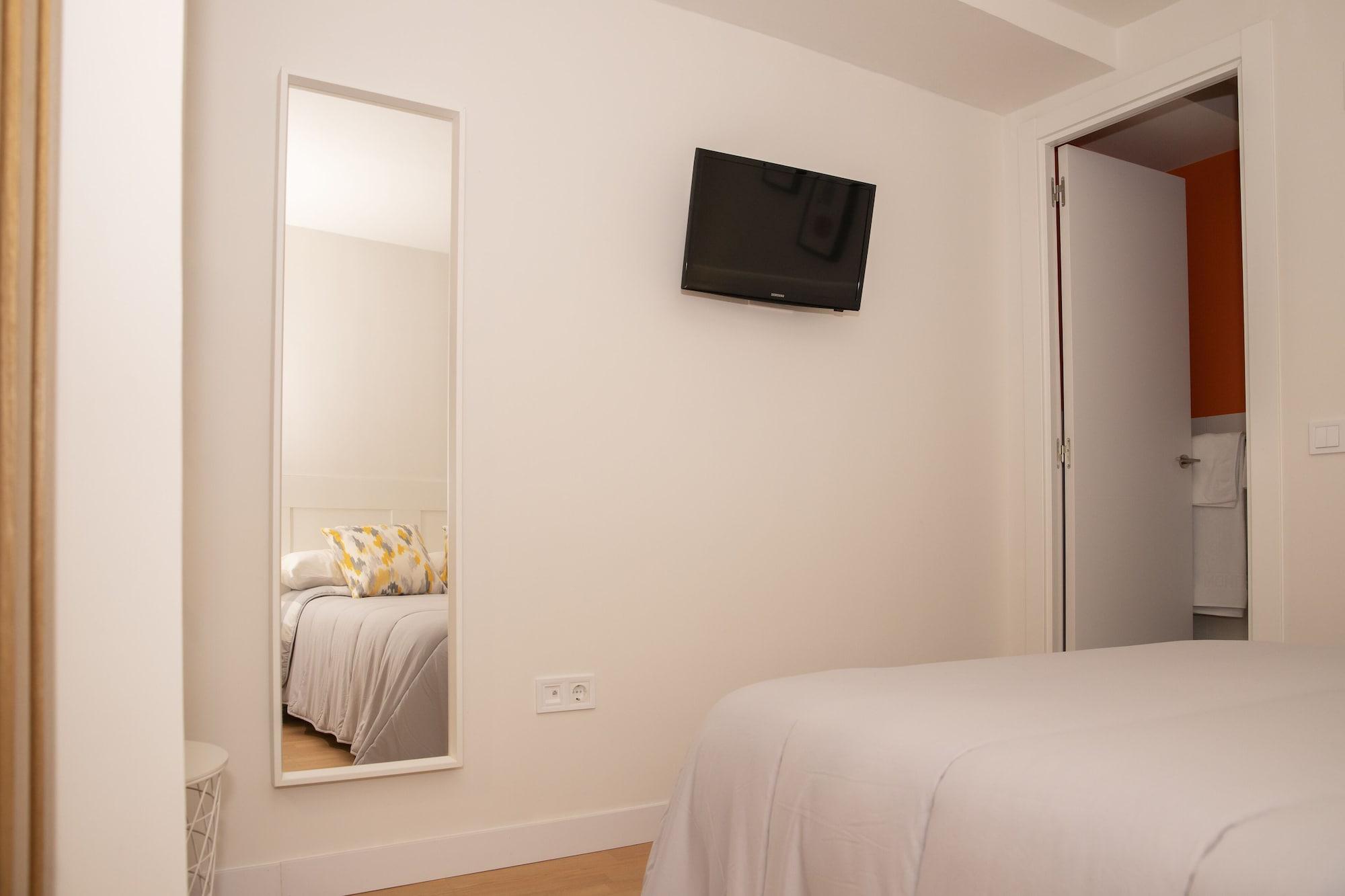 Hostal Montaloya Madrid Bagian luar foto