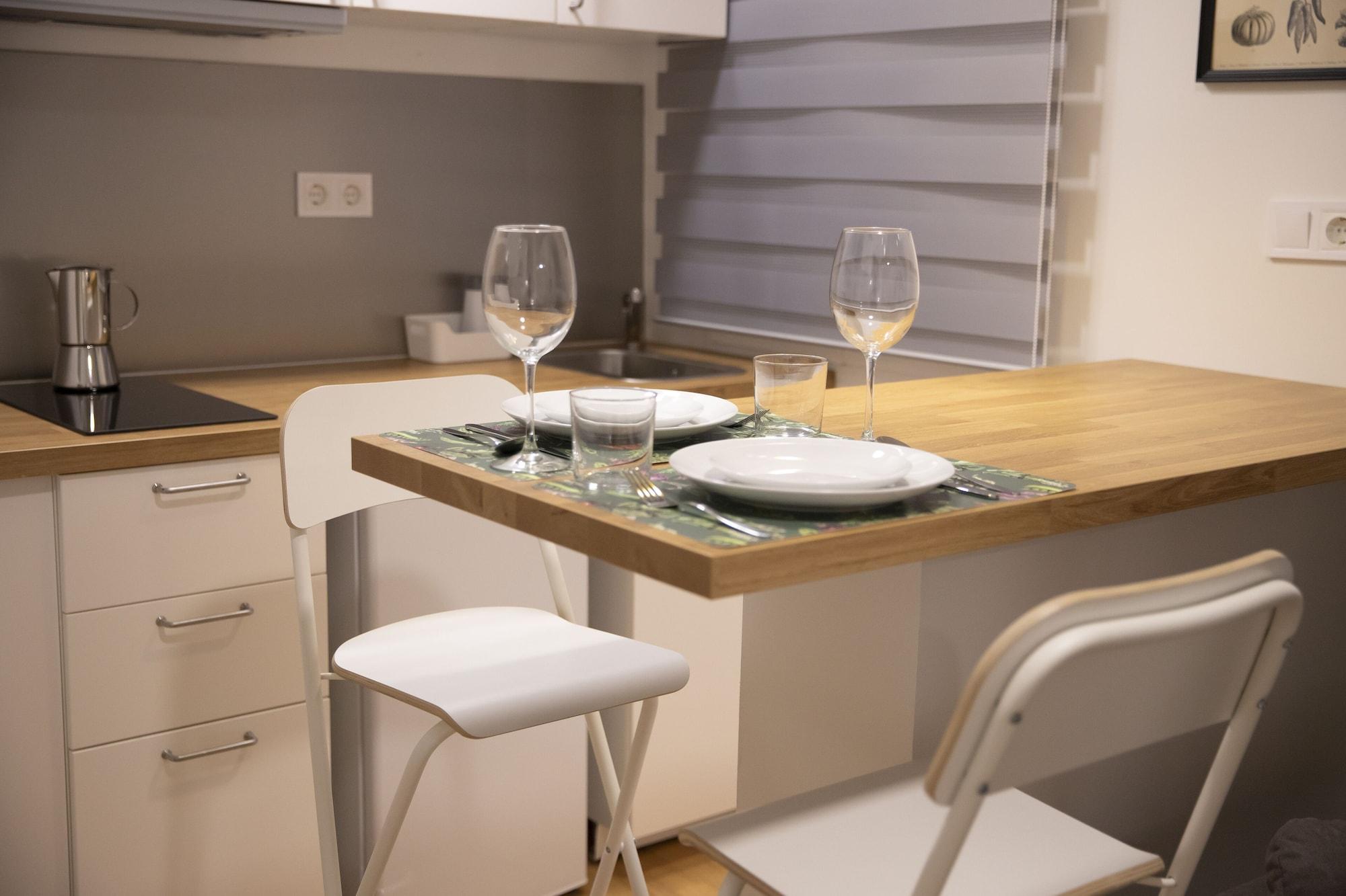 Hostal Montaloya Madrid Bagian luar foto