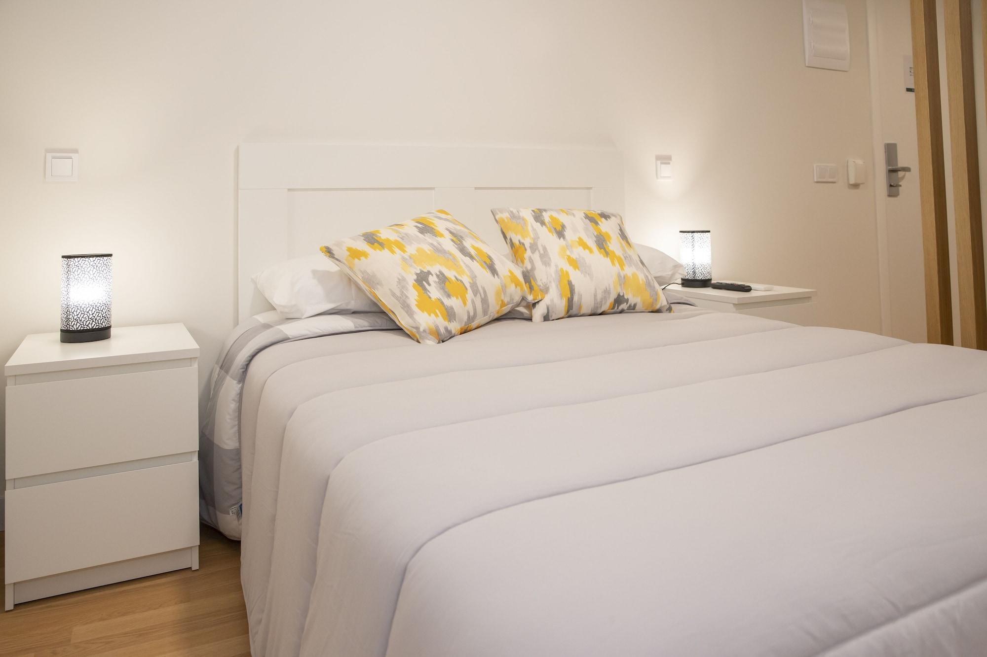 Hostal Montaloya Madrid Bagian luar foto