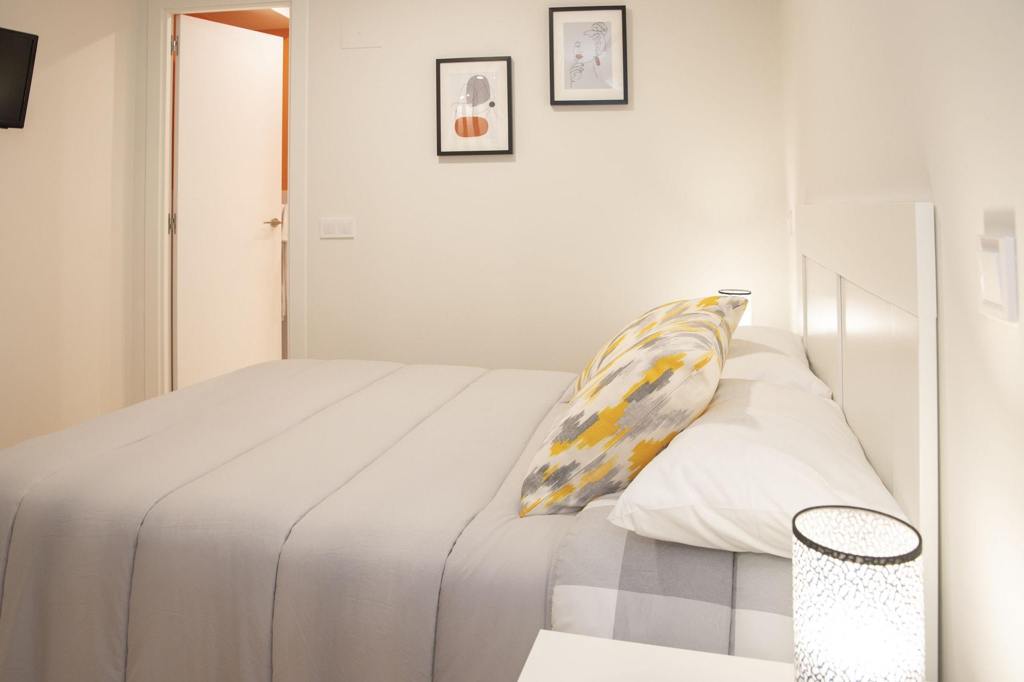 Hostal Montaloya Madrid Bagian luar foto