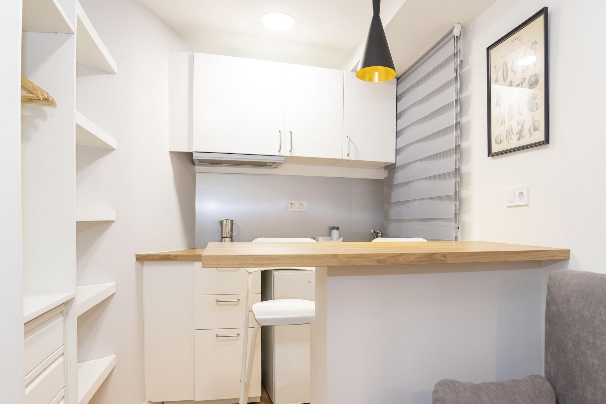 Hostal Montaloya Madrid Bagian luar foto