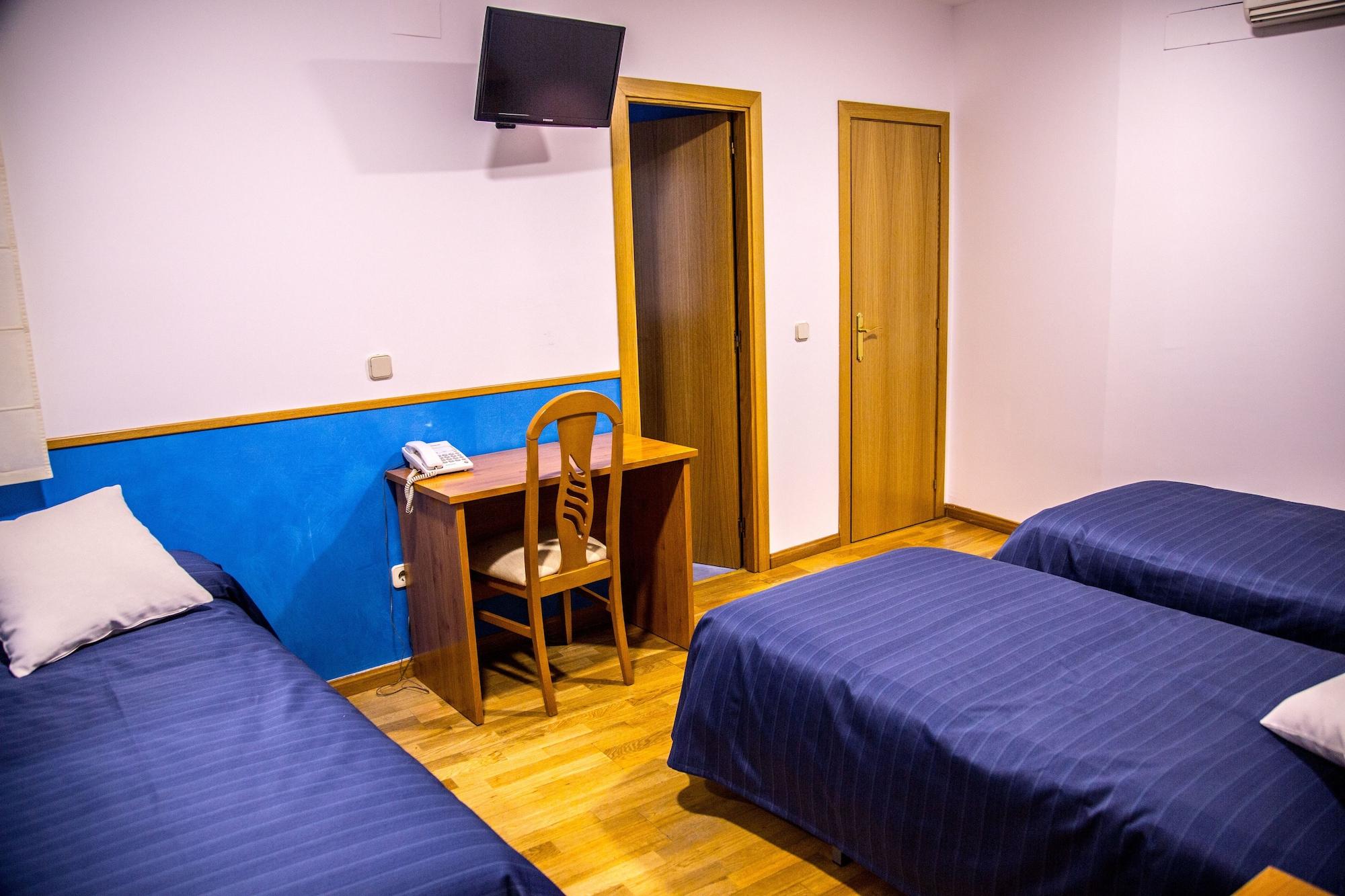 Hostal Montaloya Madrid Bagian luar foto