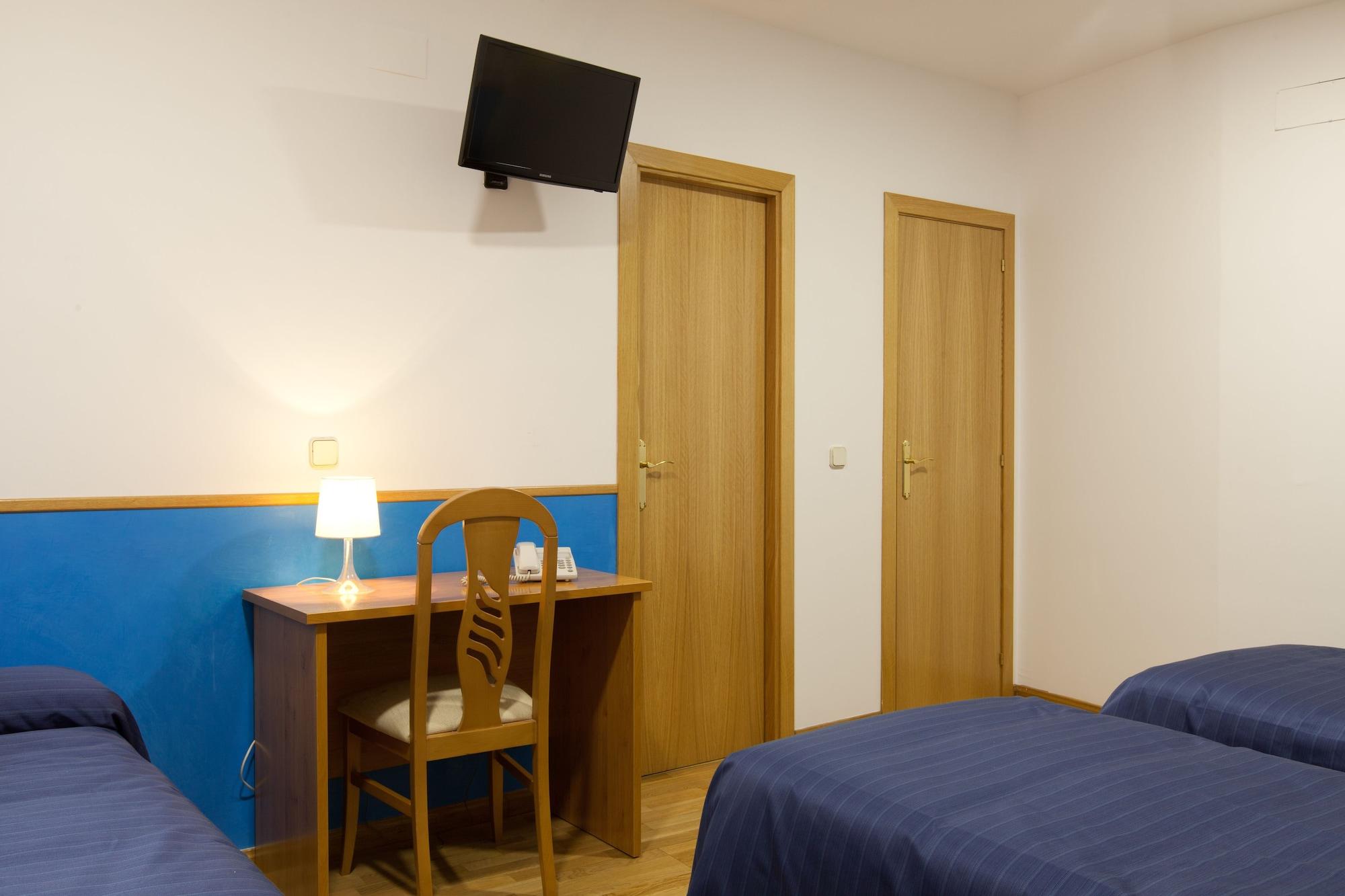 Hostal Montaloya Madrid Bagian luar foto