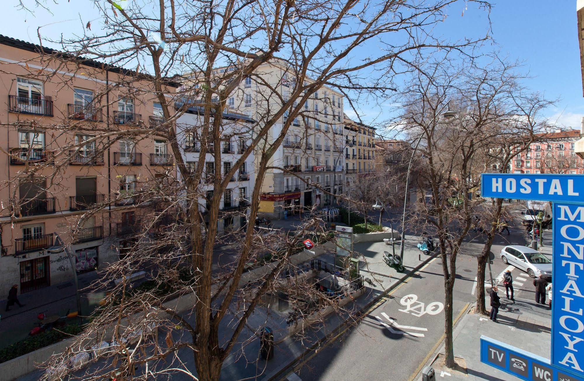 Hostal Montaloya Madrid Bagian luar foto